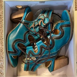 Tourquoise blue-is tie up ankle sexy heel shoe. Size 8.